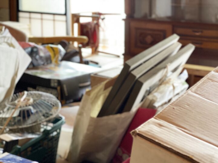 部屋の中の不用品