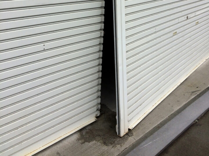 故障したシャッター